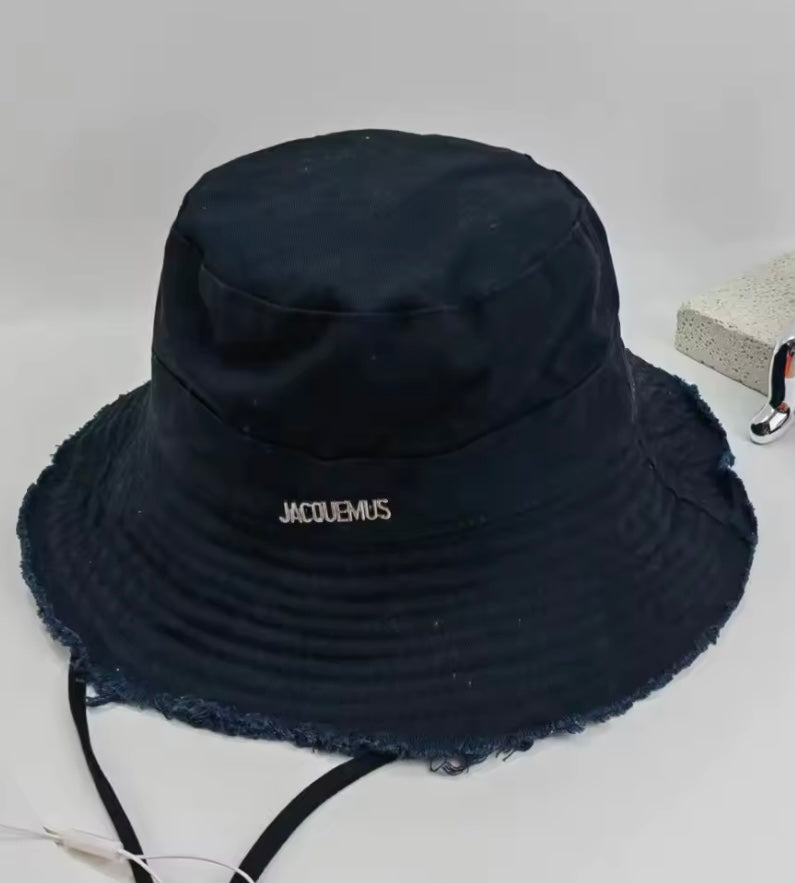 Bucket hat with logo
