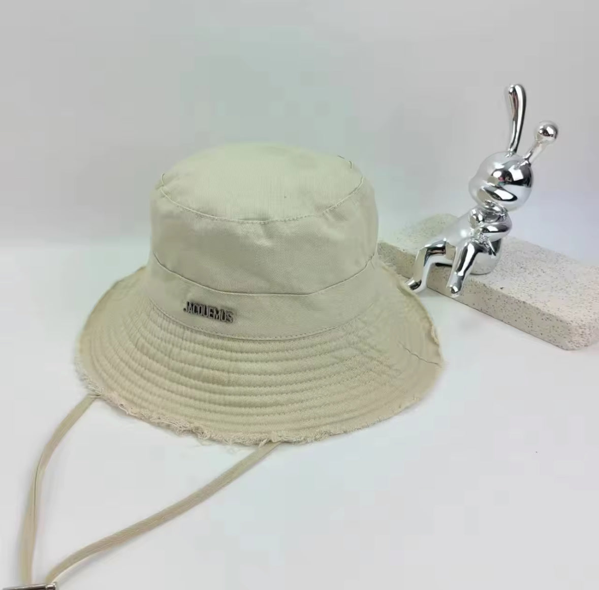 Bucket hat with logo