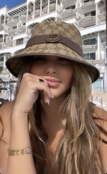 G. Bucket hat