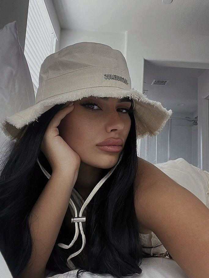Bucket hat with logo