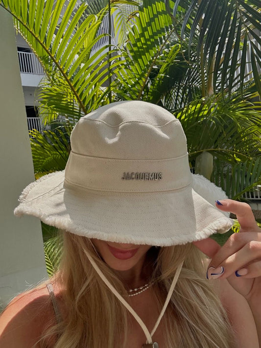Bucket hat with logo